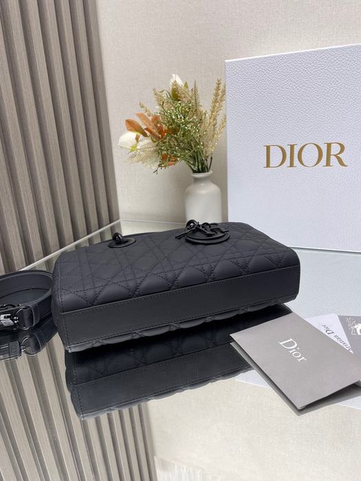 Dior Tote bag with stylish features Black 01A 19