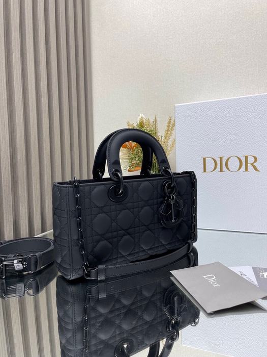 Dior Tote bag with stylish features Black 01A 19