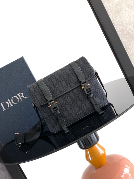 Dior Tote bag with stylish features Black 01A 4