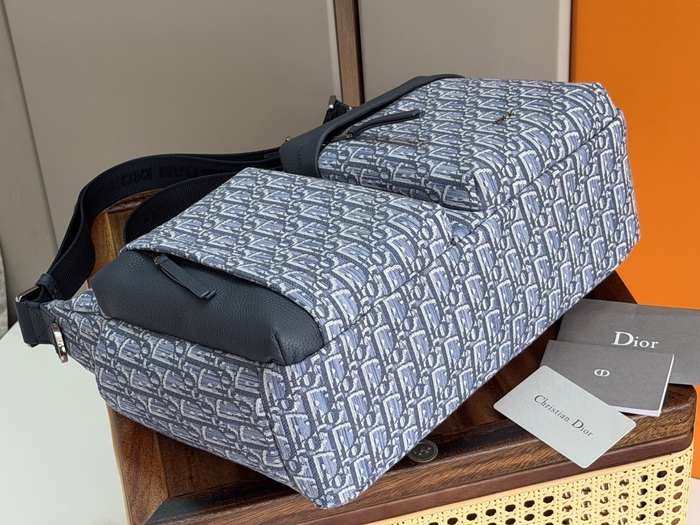 Dior Tote bag with stylish features Blue 01A 2