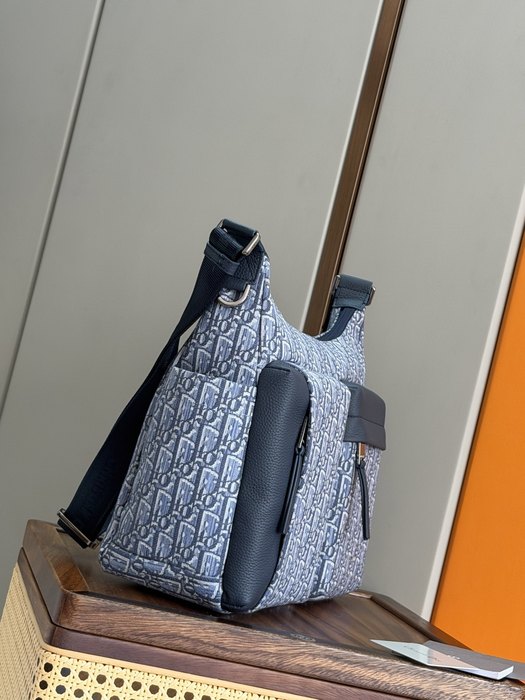 Dior Tote bag with stylish features Blue 01A 2