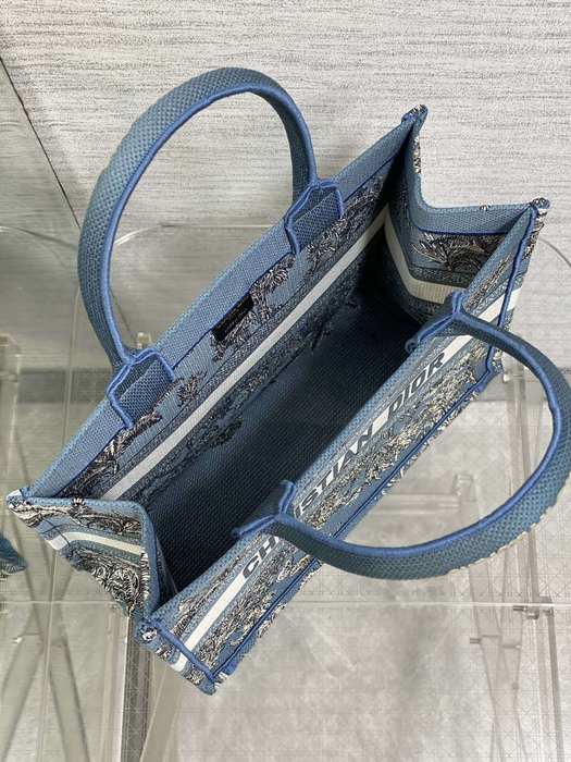Dior Tote bag with stylish features Blue 01A 3