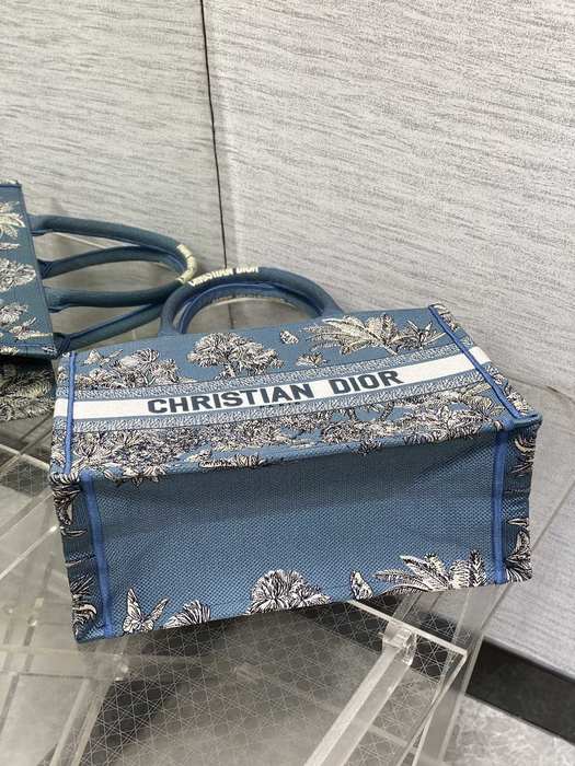 Dior Tote bag with stylish features Blue 01A 3
