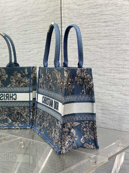 Dior Tote bag with stylish features Blue 01A 3