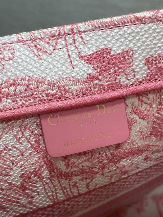 Dior Tote bag with stylish features Red 01A