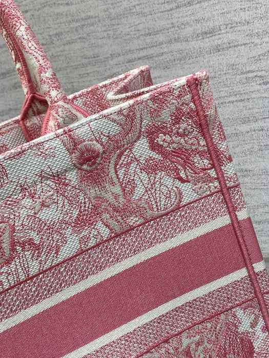 Dior Tote bag with stylish features Red 01A