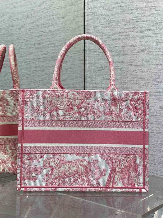 Dior Tote bag with stylish features Red 01A