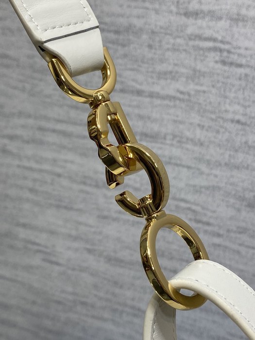 Dior Tote bag with stylish features White 01A 2