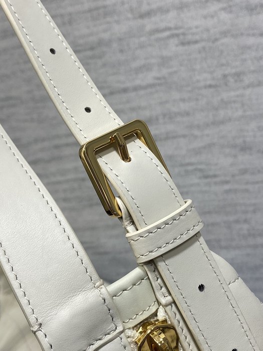 Dior Tote bag with stylish features White 01A 2