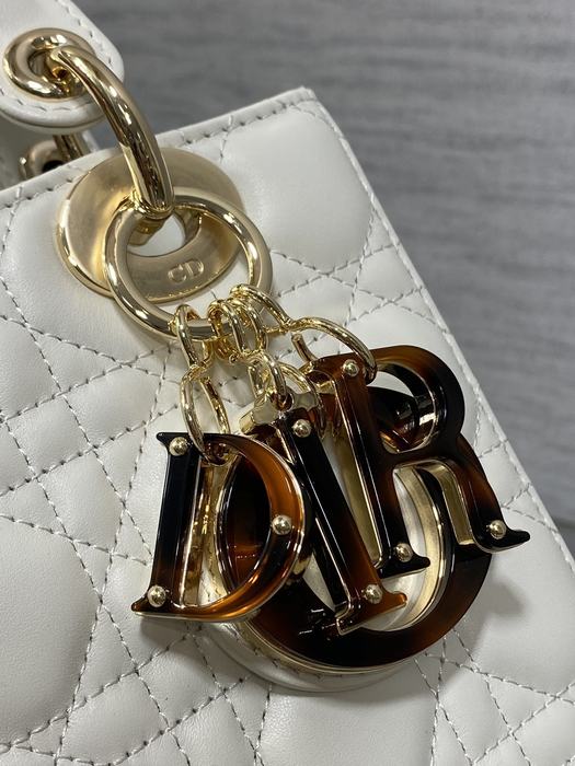 Dior Tote bag with stylish features White 01A 4