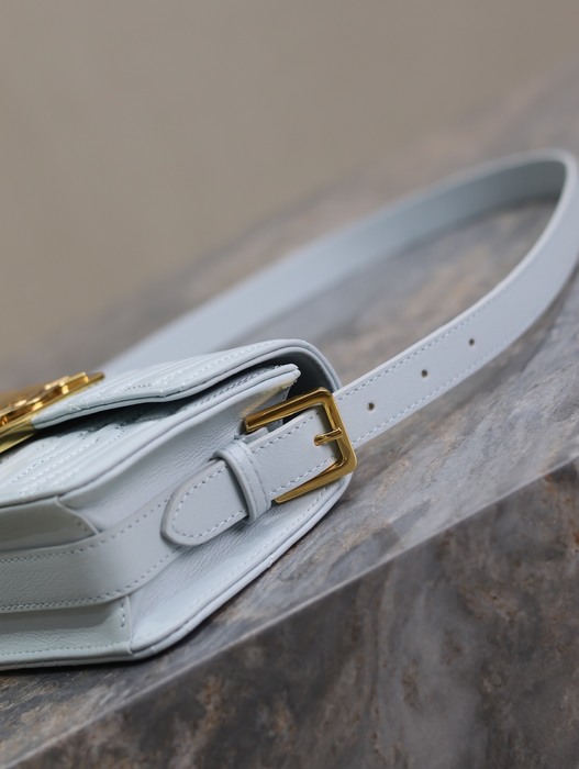 Dior Tote bag with stylish features White 01A 6