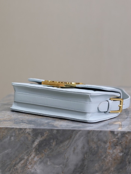 Dior Tote bag with stylish features White 01A 6