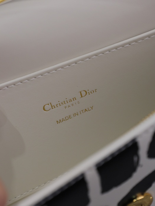 Dior Tote bag with stylish features White 01A 7