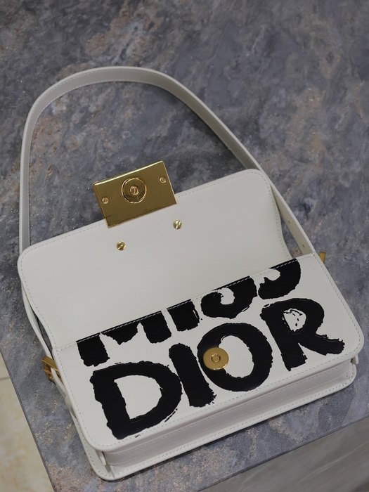 Dior Tote bag with stylish features White 01A 7