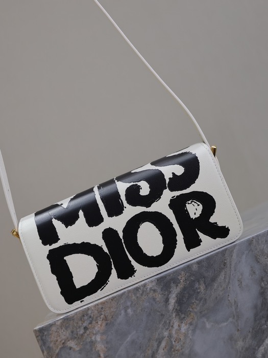Dior Tote bag with stylish features White 01A 7