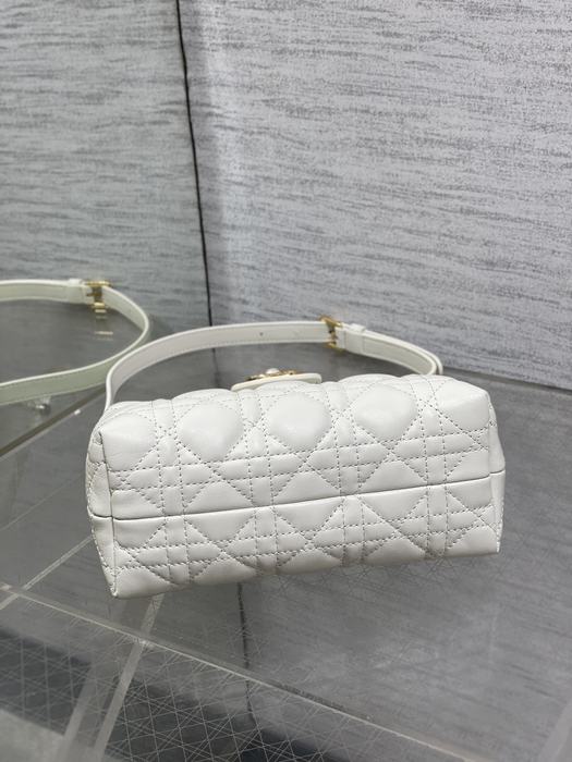 Dior Tote bag with stylish features White 01A