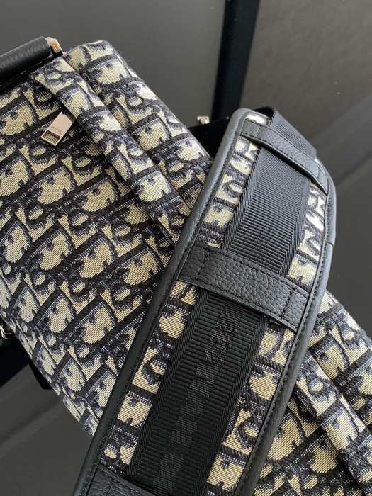 Dior Tote bag with stylish traits Beige 01A 2