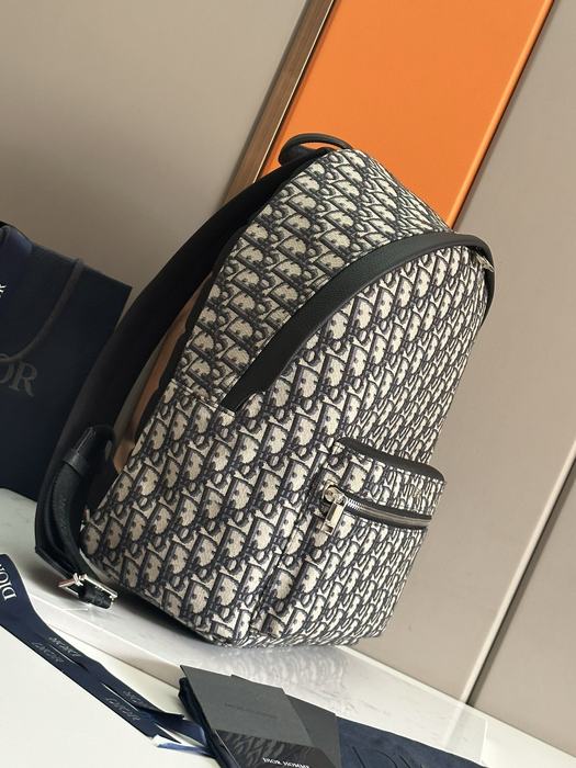 Dior Tote bag with stylish traits Beige 01A 3