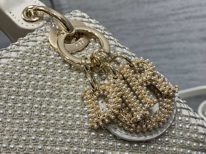 Dior Tote bag with stylish traits Beige 01A 4