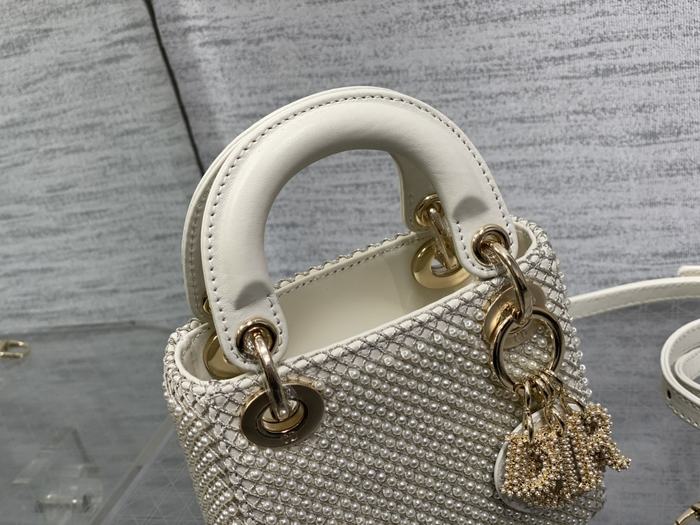Dior Tote bag with stylish traits Beige 01A 4