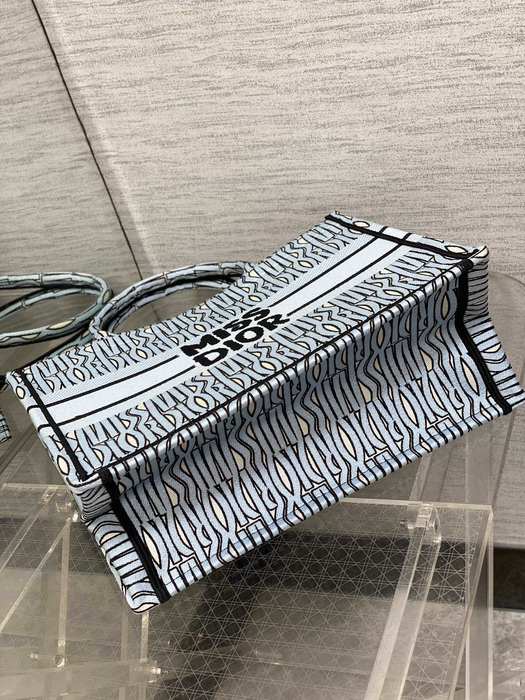 Dior Tote bag with stylish traits Black 01A 4