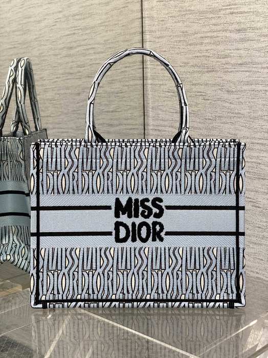 Dior Tote bag with stylish traits Black 01A 4