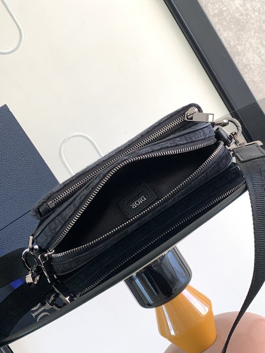 Dior Tote bag with stylish traits Black 01A 5