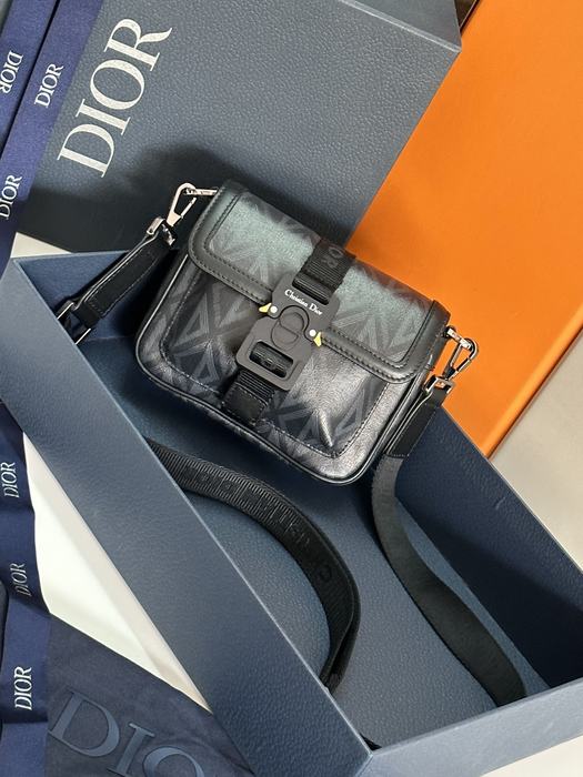 Dior Tote bag with stylish traits Black 01A 6