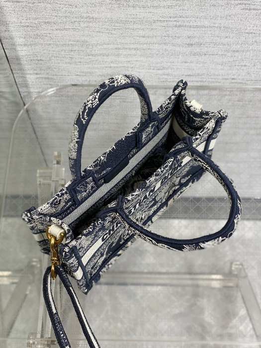 Dior Tote bag with stylish traits Black 01A 8