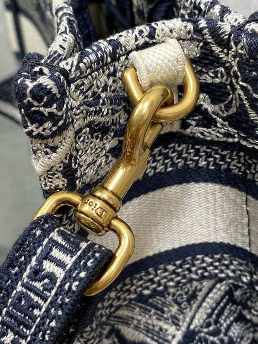 Dior Tote bag with stylish traits Black 01A 8