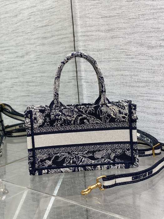 Dior Tote bag with stylish traits Black 01A 8