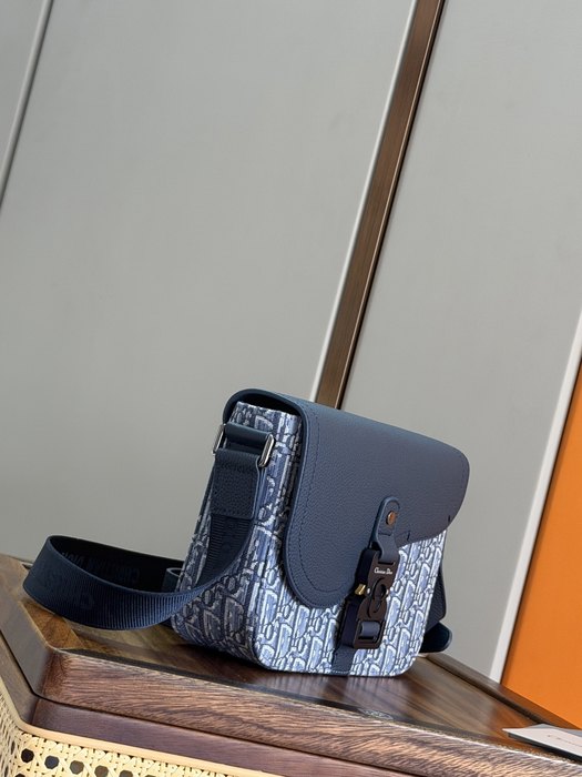 Dior Tote bag with stylish traits Blue 01A