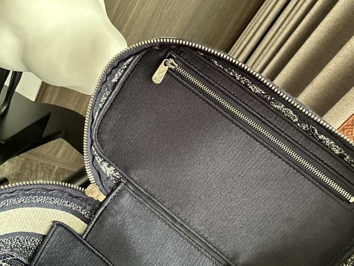 Dior Tote bag with stylish traits Navy 01A 9