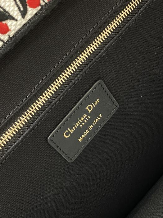 Dior Tote bag with stylish traits Red 01A