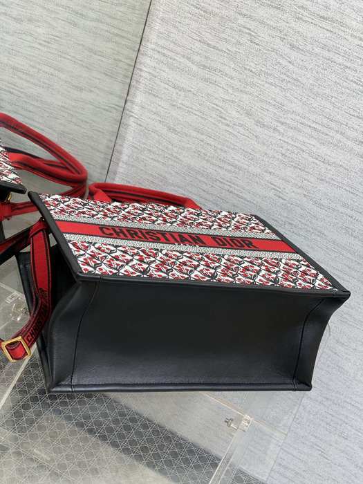 Dior Tote bag with stylish traits Red 01A