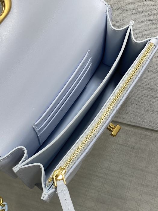 Dior Tote bag with stylish traits White 01A 2