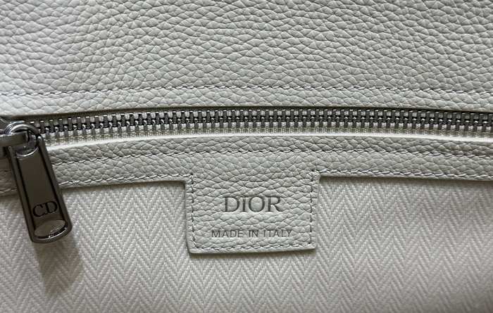 Dior Tote bag with stylish traits White 01A 3