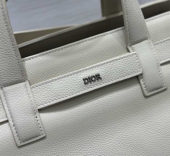Dior Tote bag with stylish traits White 01A 3
