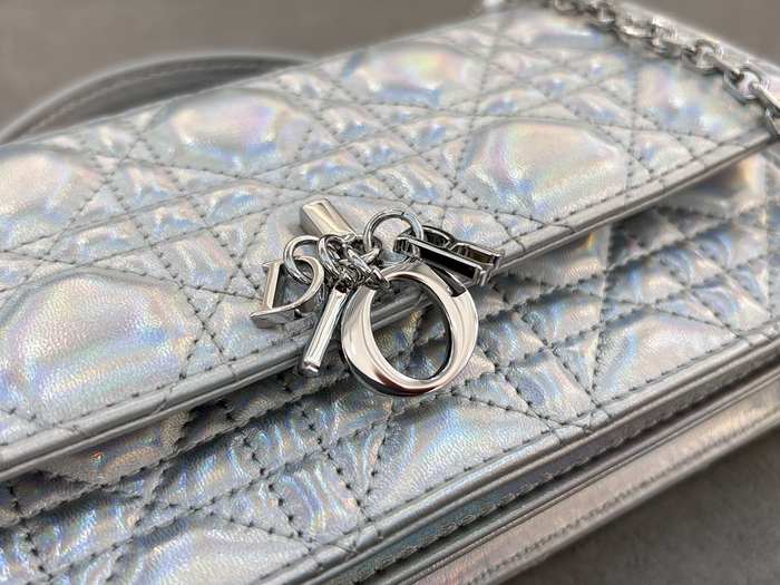 Dior Tote bag with stylish traits White 01A 4