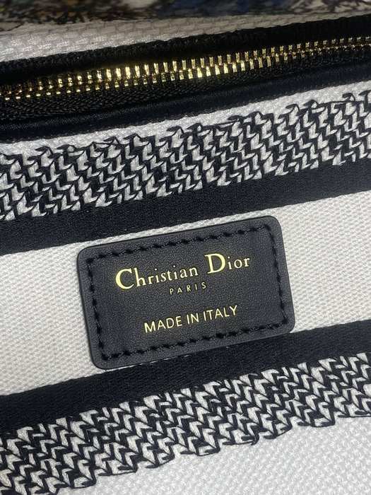 Dior Tote style 06 White 01A