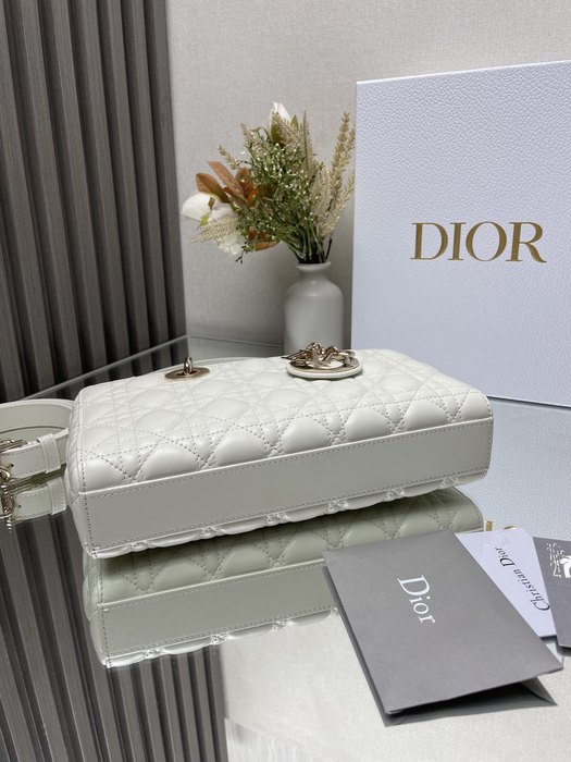 Dior Tote style 102 White 01A