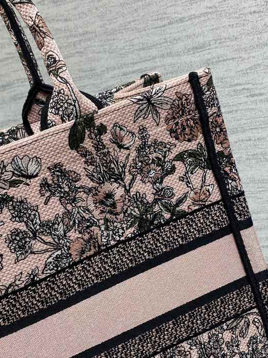 Dior Tote style 104 Beige 01A