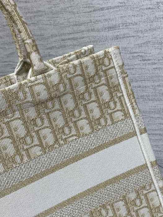 Dior Tote style 105 Beige 01A
