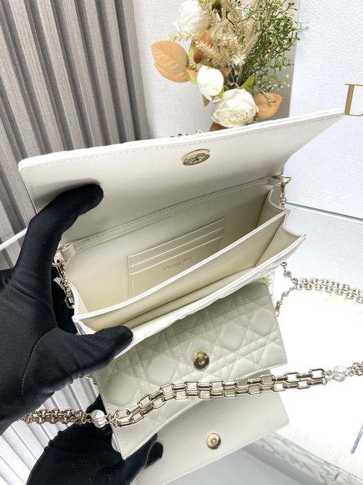 Dior Tote style 105 White 01A 2