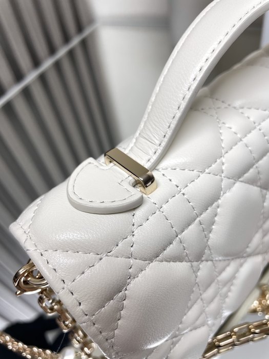Dior Tote style 105 White 01A 2