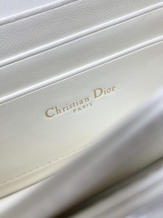 Dior Tote style 105 White 01A 2