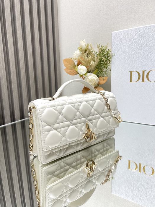Dior Tote style 105 White 01A 2