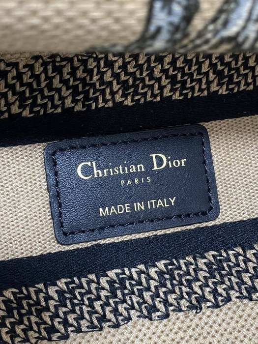 Dior Tote style 110 Beige 01A