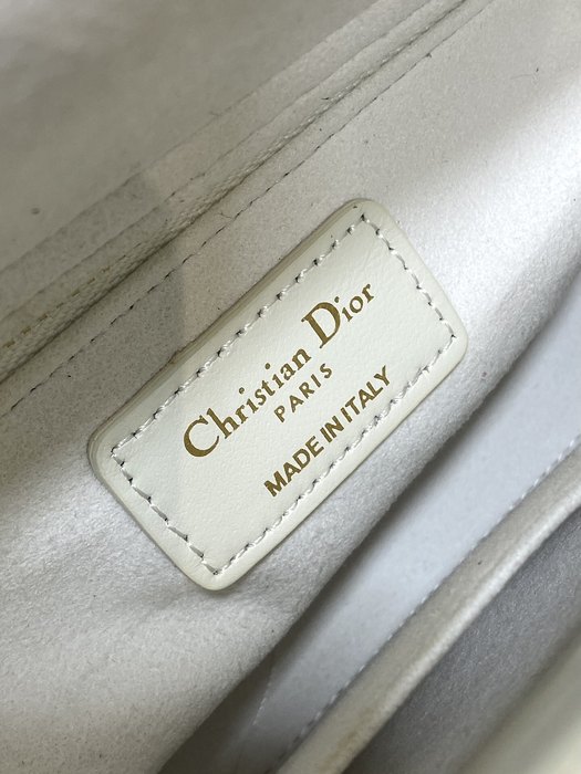 Dior Tote style 113 White 01A