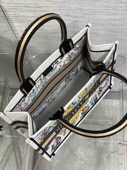 Dior Tote style 13 Beige 01A